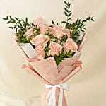 Titanic Roses Chamomile Hand Bouquet