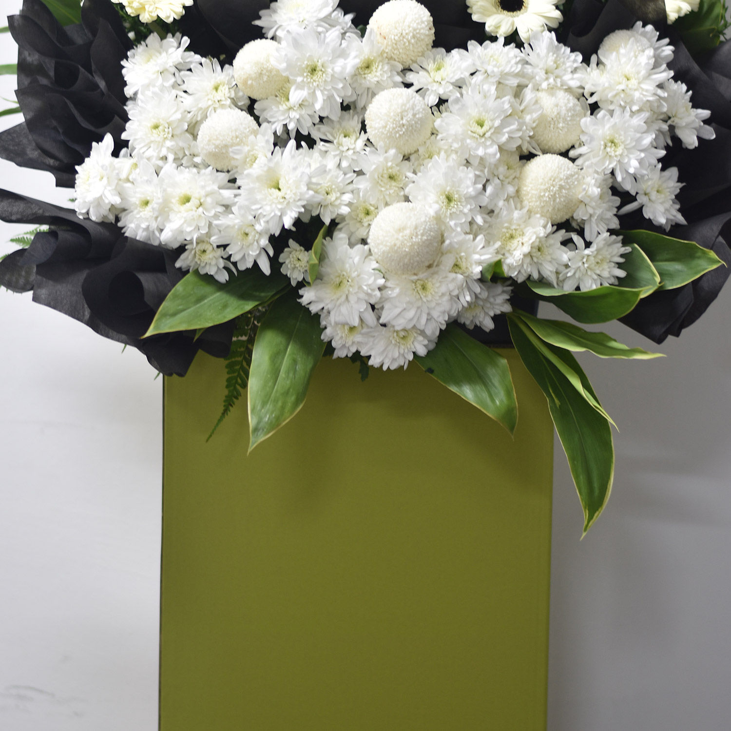 Pleasant White Flower Stand Delivery in Singapore FNP SG