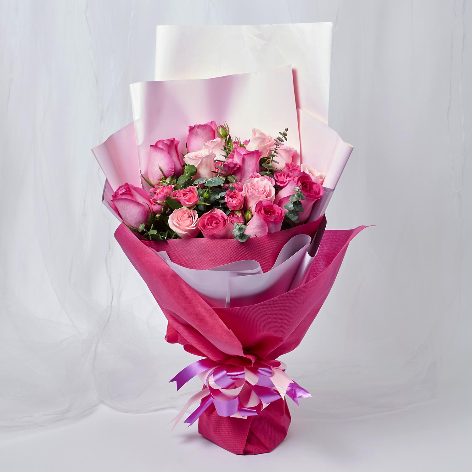Magnificent Mixed Roses Wrapped Bouquet Delivery in Singapore - FNP SG