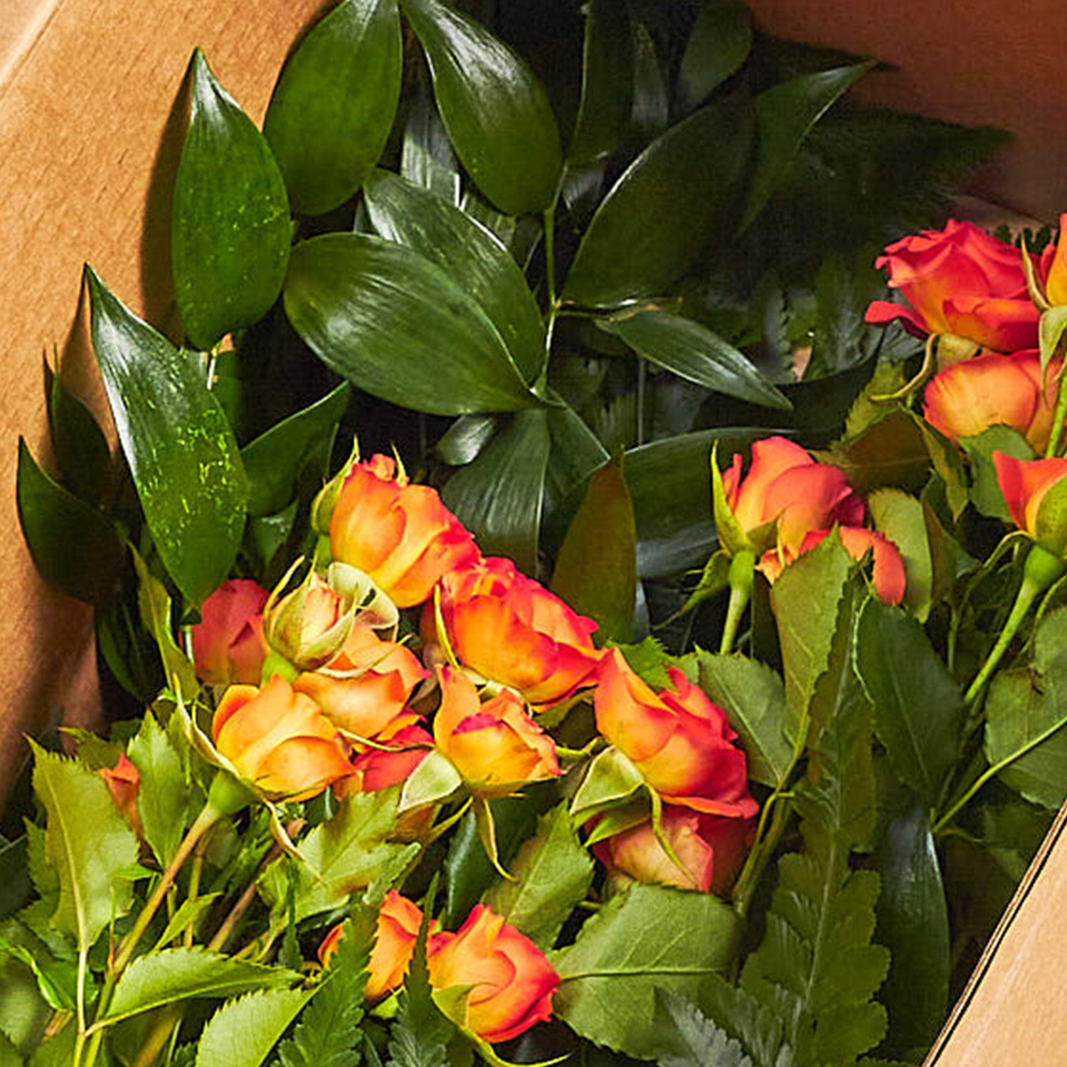 Spray Roses Mix Alluring Mixed Spray Roses Box Delivery in Singapore - FNP SG