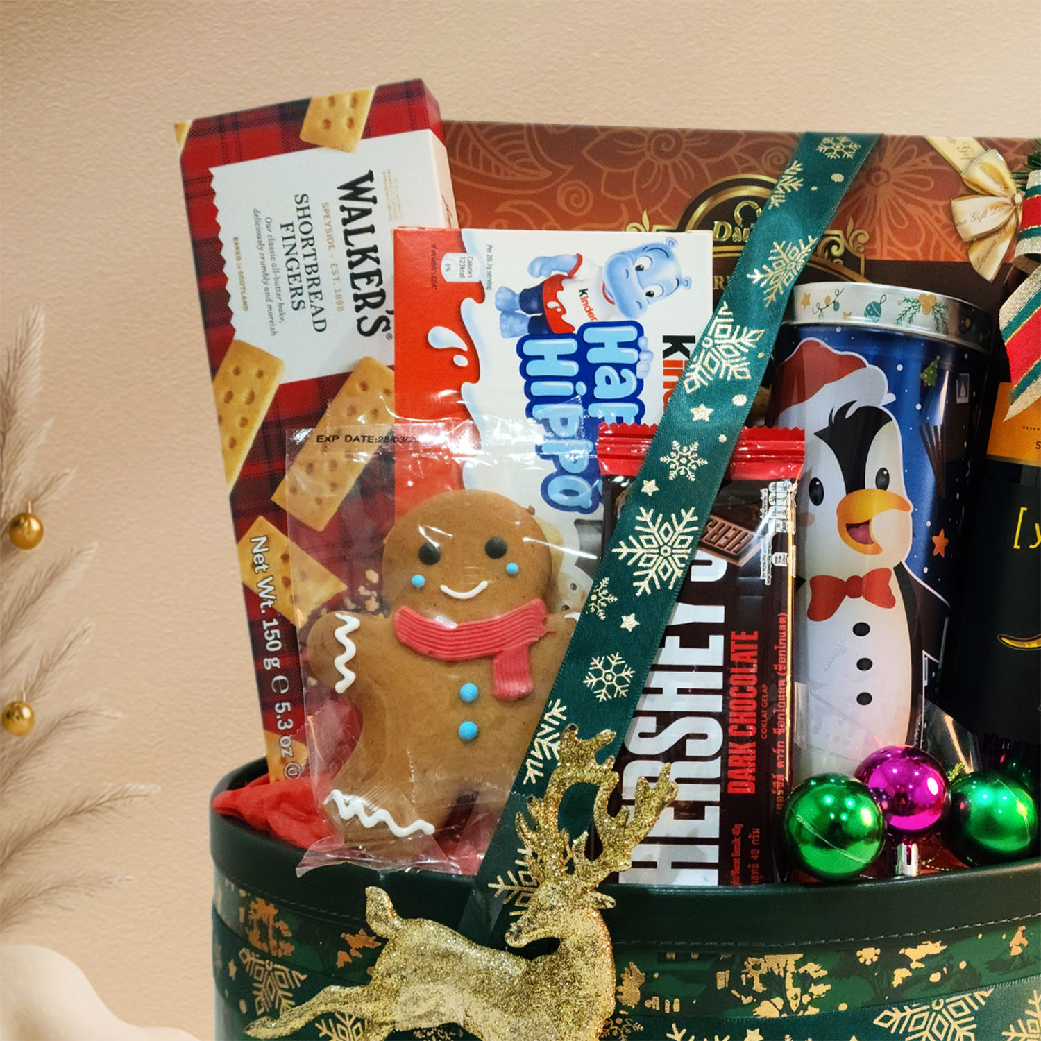 Merry Christmas Gift Hamper Delivery in Singapore FNP SG