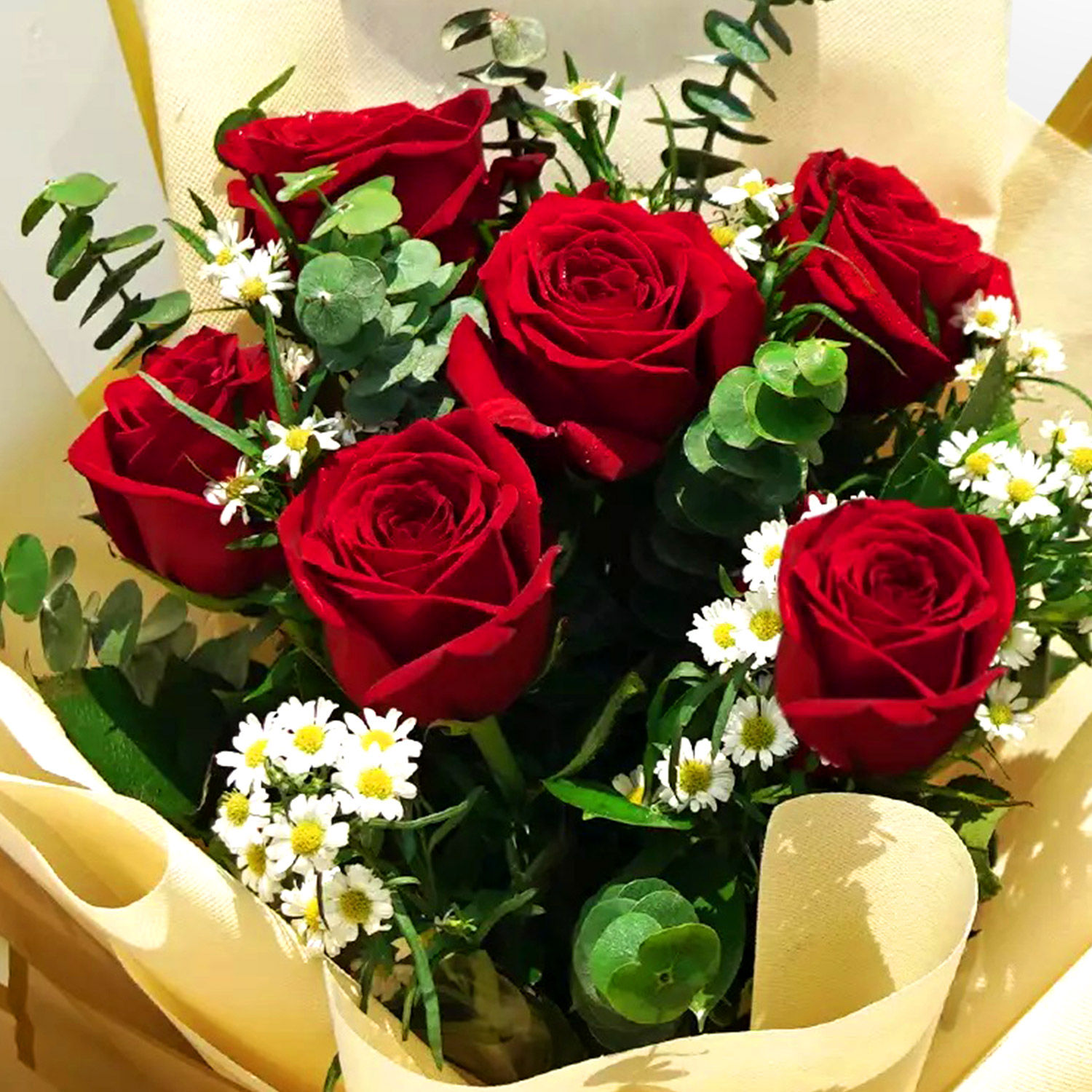 Fnp Red Roses Designer Red Roses Love Bunch Delivery in Singapore - FNP SG
