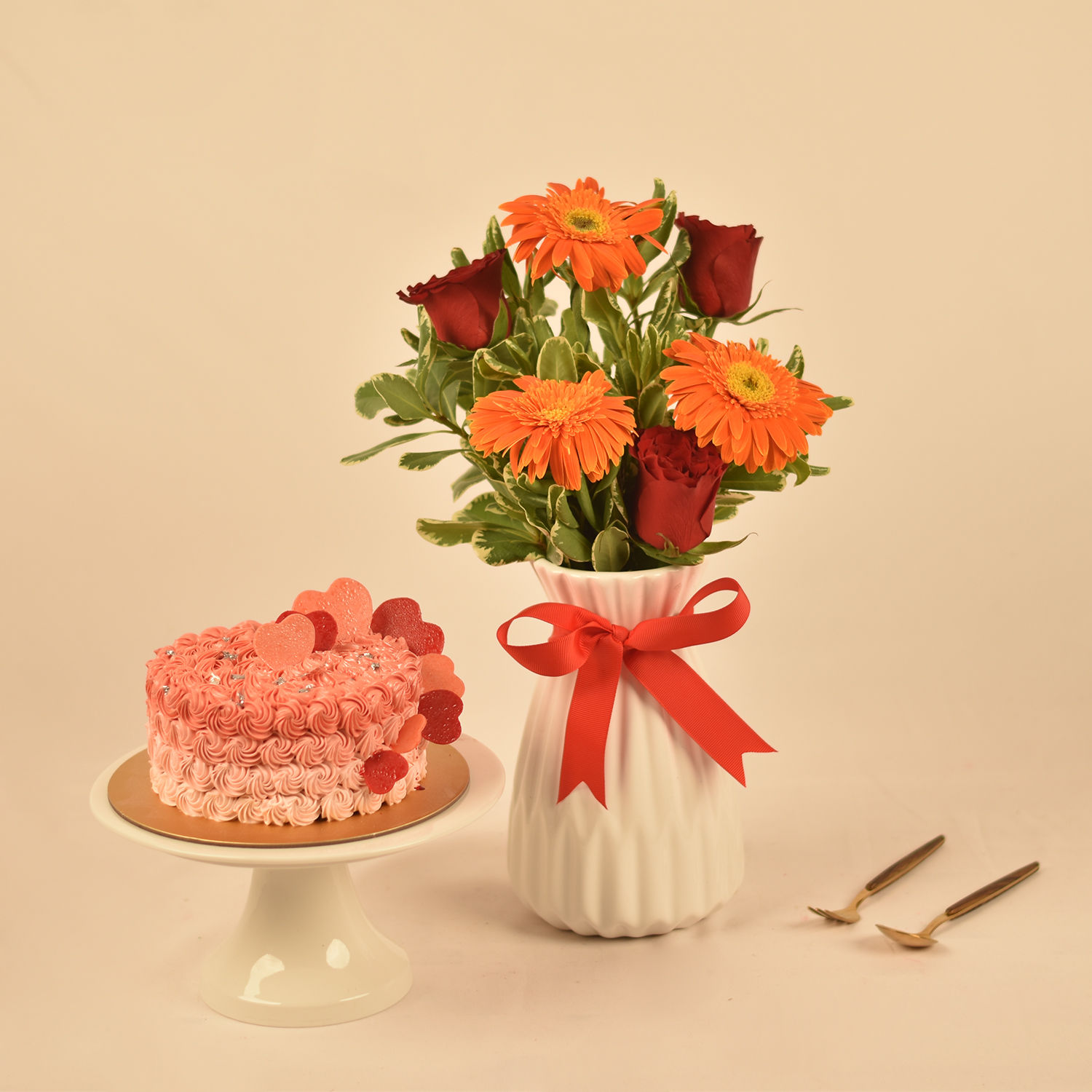 Adorable Flower Arrangement With Fairy Cake Delivery in Singapore FNP SG