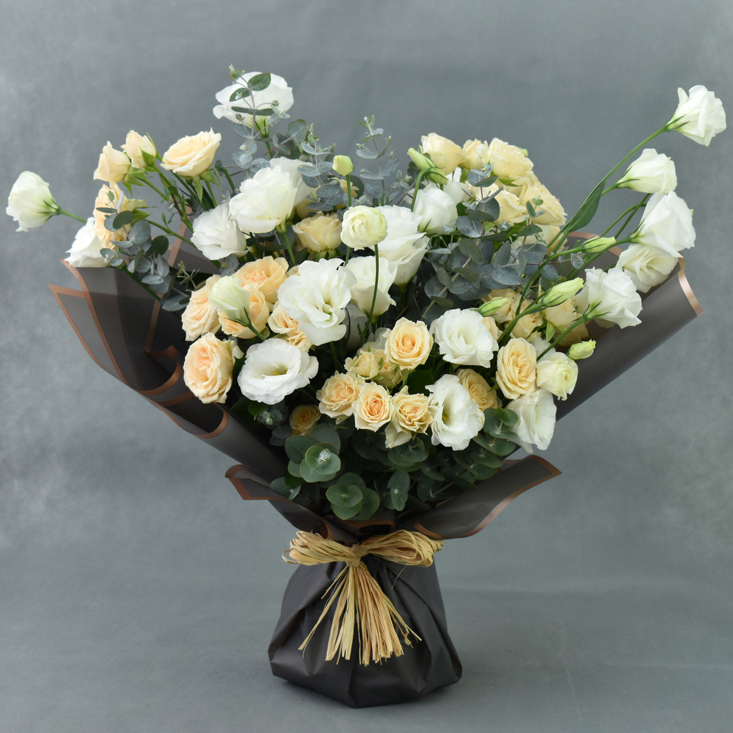spray-rose-and-lisianthus-bouquet-delivery-in-singapore-fnp-sg