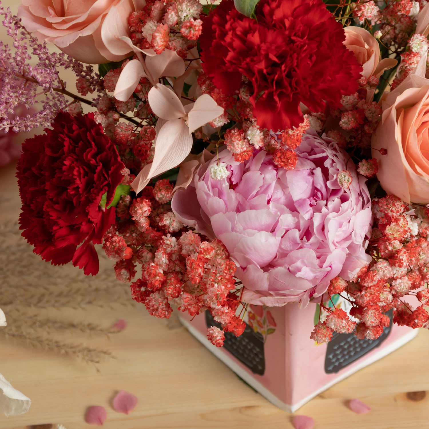 Anniversary Love Flowers Arrangement Delivery in Singapore - FNP SG