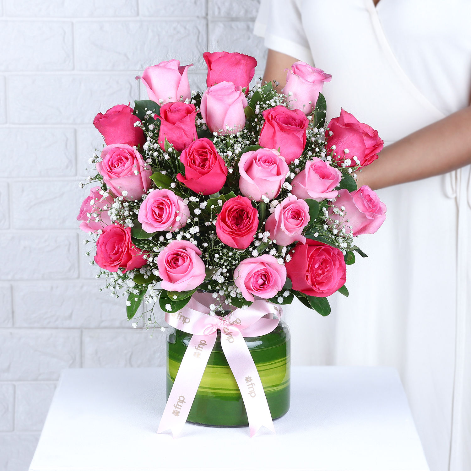Beautiful Pink Roses Glass Vase Arrangement Delivery in Singapore - FNP SG