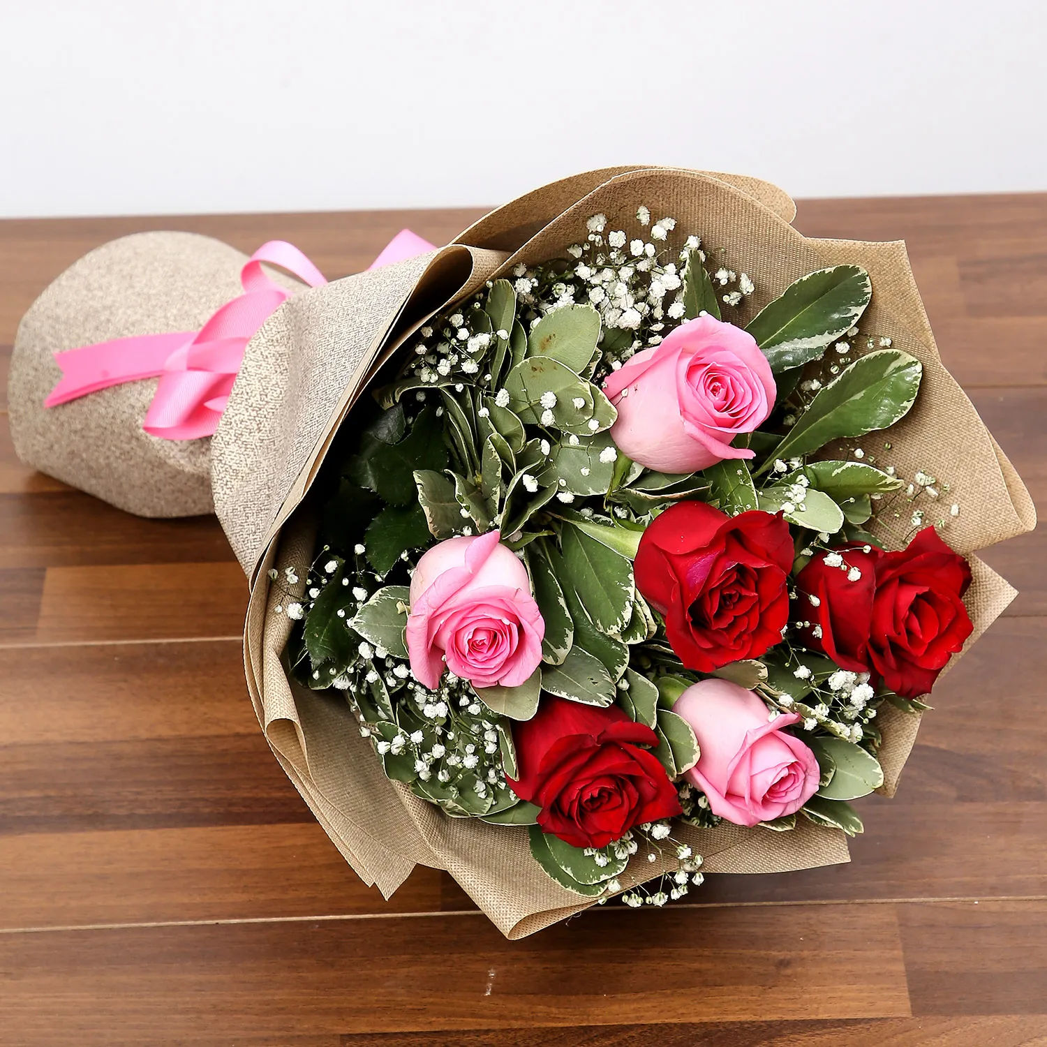 Attractive 6 Stolen Roses Bouquet with Greeting Card Delivery in