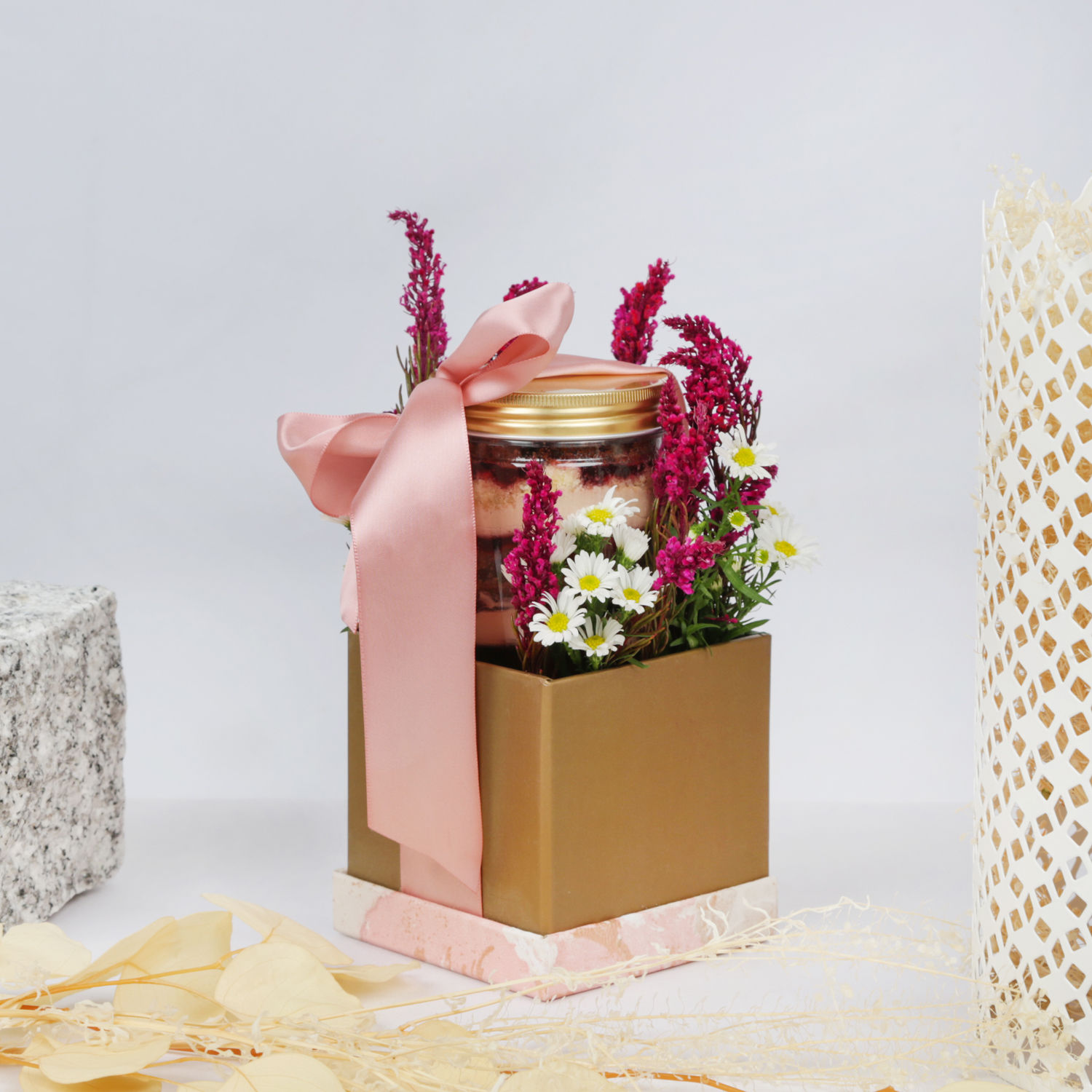 Flowers and Jar Cake Combo Delivery in Singapore - FNP SG